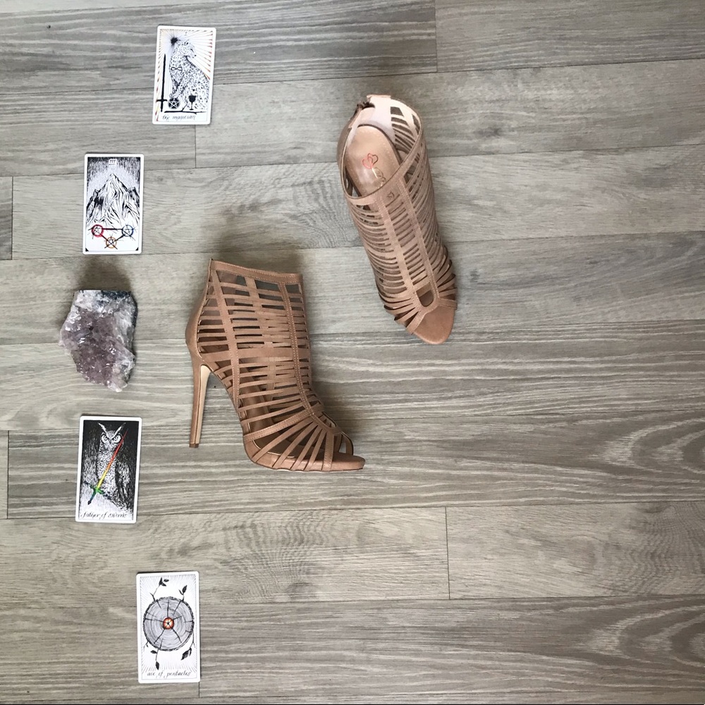 🦁Taupe Caged Stiletto Heels  NWT  US10🦁